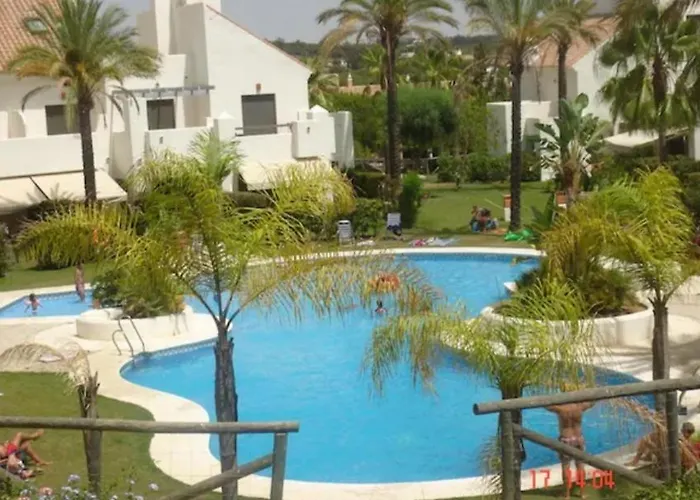 Bajo Con Jardin * إسلانتييّا